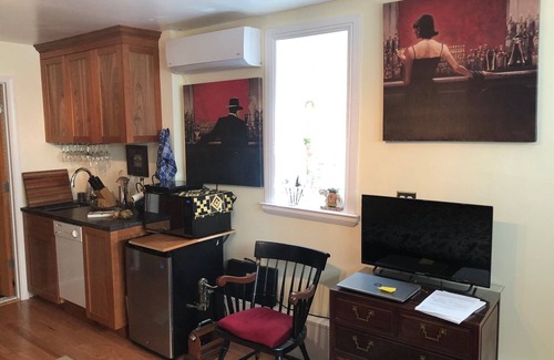 North Berkeley Casa | North Berkeley Victorian -- Heart of Gourmet Ghetto - 5 blocks to U.C./ Downtown
