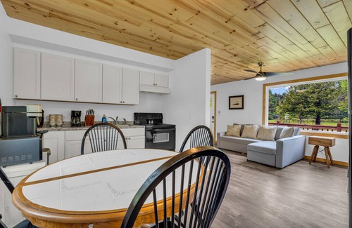 Lexington Cabaña | North Bound 25 Cottage #5