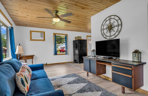 Lexington Cabina | North Bound 25 - Family Compound With 5 Cottages!