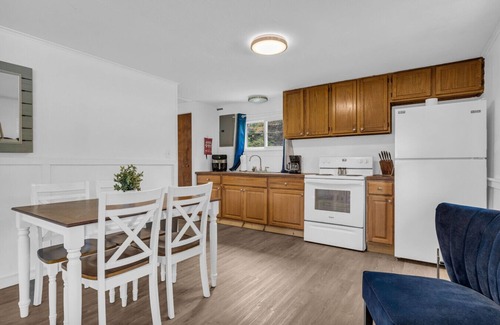 Lexington Cabina | North Bound 25 - Family Compound With 5 Cottages!
