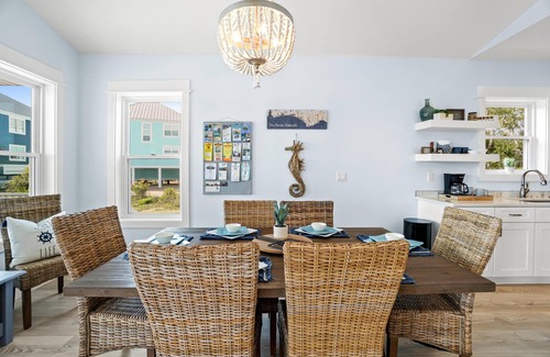 Port St. Joe Cabaña | North Cape Gem| Pool | Pet-Friendly| 3 Min Walk to Beach | Grill