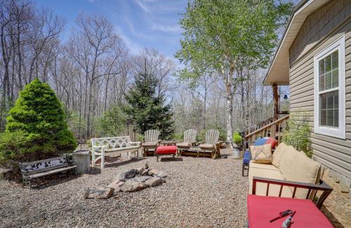 Micaville Casa | North Carolina Getaway with Covered Porches and Patio