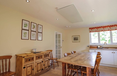 Nostie Cabaña | NORTH COTTAGE, pet friendly, country holiday cottage in Glenelg