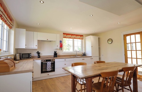 Nostie Cabaña | NORTH COTTAGE, pet friendly, country holiday cottage in Glenelg