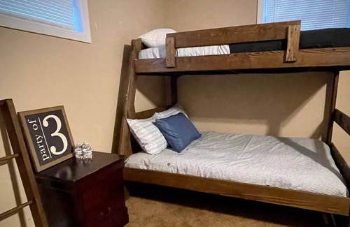 West Glens Falls Casa | North Country New York Escape With Mountain View