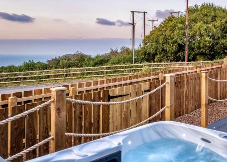 Hele Apartamento | North Devon Resort One bedroom sea view hot tub Residence