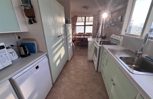 Waihi Beach Casa | North-End Beach Bach - Family charmer, amazing views, moments from the water.