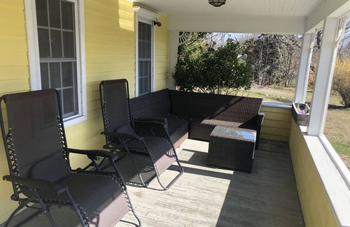 Southold Casa | North Fork 7 Bedroom Farmhouse Escape