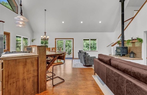Kaweah Casa | North Fork Hideaway ~ Sleeps 14! WiFi, AC, Spacious home in Three Rivers
