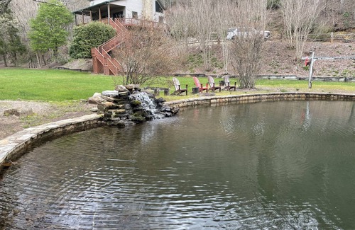 Hiawassee Cabina | North GA Mountain Paradise Natural Swimming Pool and Stream