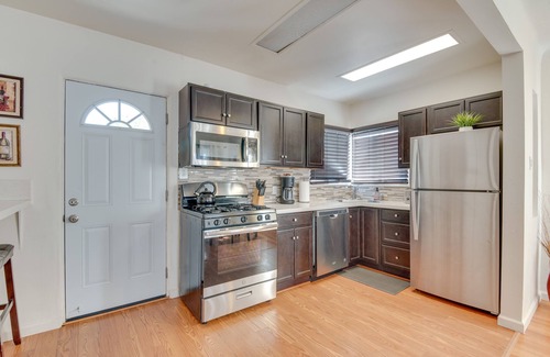 North Hollywood Casa | North Hollywood Getaway: 14 Mi to Downtown!