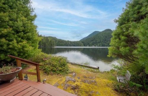 Egmont Casa | North Lake Waterfront Home
