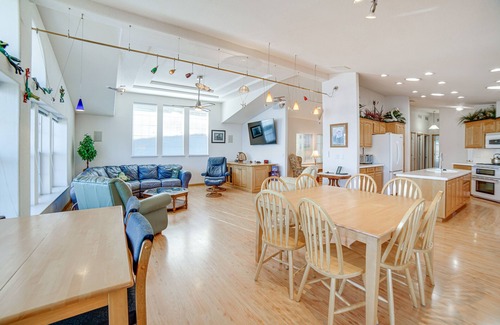 North Lakeport Casa | North Lakeport Home on Clear Lake: Boat + Unwind!