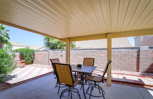 North Las Vegas Casa | North Las Vegas Home about 5 Mi to Fremont St!