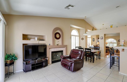 North Las Vegas Casa | North Las Vegas Home about 5 Mi to Fremont St!