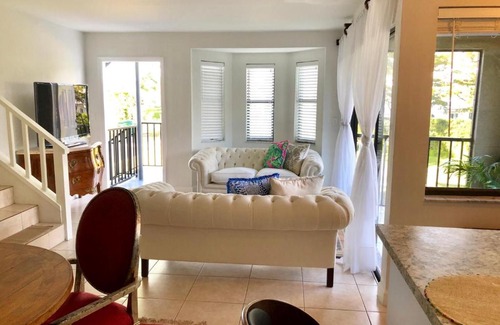 Palm River Estates Apartamento | North Naples apartment.