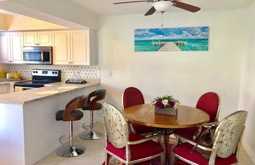 Palm River Estates Apartamento | North Naples apartment.