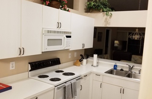 Palm River Estates Condominio | Naples, FL para la temporada de vacaciones o más, 2/2 Condo