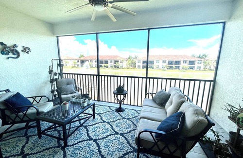 Naples Condominio | North Naples Luxury Condo - west of I-75 - close to the best of Naples!