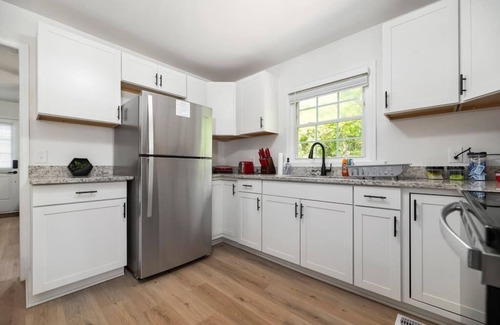 Dallas Casa | North of Gastonia Cute Cottage w/ Comfort & Style
