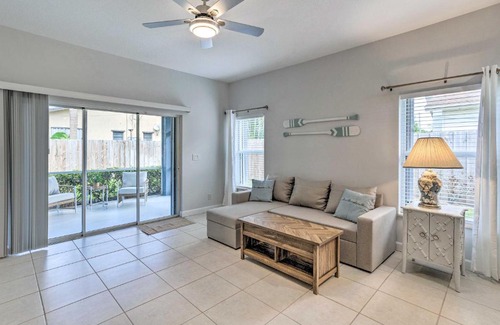 Juno Beach Casa | North Palm Beach Townhome about 2 Mi to Beach!