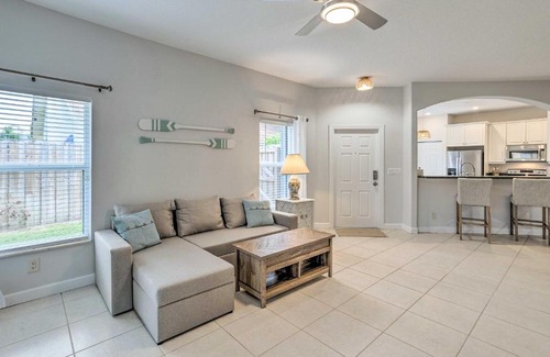 Juno Beach Casa | North Palm Beach Townhome about 2 Mi to Beach!