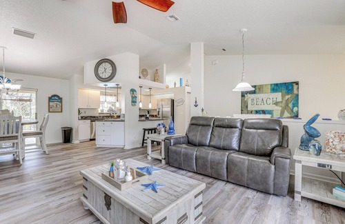 North Port Casa | North Port Home w/ Lanai & Pool - 8 Mi to Beach!