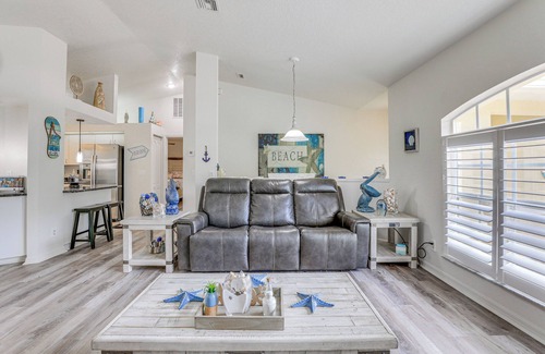 North Port Casa | North Port Home w/ Lanai & Pool - 8 Mi to Beach!