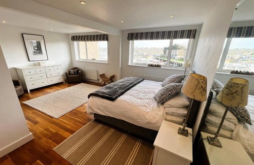 Ryde Casa | North Quay - Pet friendly Luxury Townhouse overlooking Bembridge Harbour