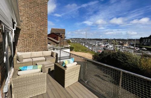 Ryde Casa | North Quay - Pet friendly Luxury Townhouse overlooking Bembridge Harbour