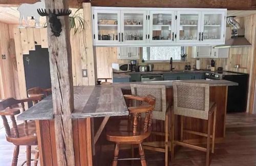 Tarbot Casa | North River Lodge Beautiful Century home with 4 bedrooms and 3 bathrooms