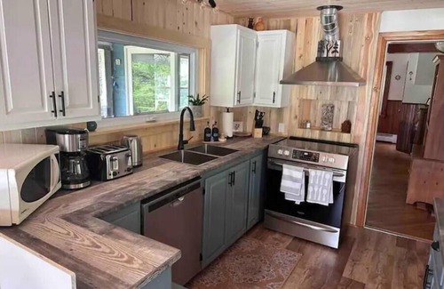 Tarbot Casa | North River Lodge Beautiful Century home with 4 bedrooms and 3 bathrooms