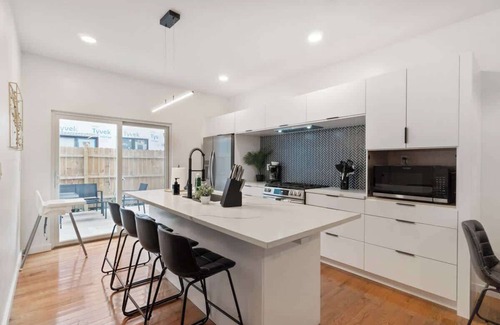 Central Northside Casa | North Shore 3 Bed 2 and a Half Bath - House Private Yard Duplex