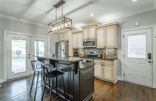 Northside Casa | North Shore home available for long term stays! - 30 night minimum | 3 Bed, 2 Bath