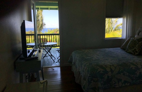 Pauwela Cama Y Desayuno | North shore Maui vista al mar B y B sala 2