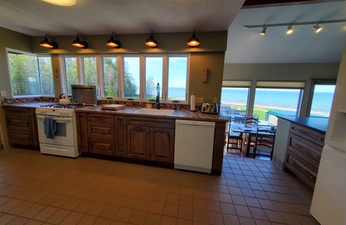Cheboygan Casa | North Shore Retreat