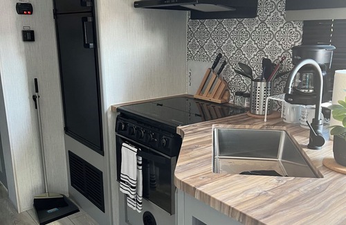Crescent City Casa | "North Trail" the Glamping Trailer in The Cottages at Crescent City