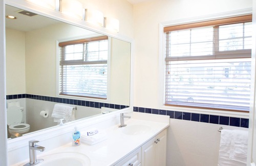Upper Lonsdale Casa | North Vancouver Haven:Where Comfort Meet Adventure
