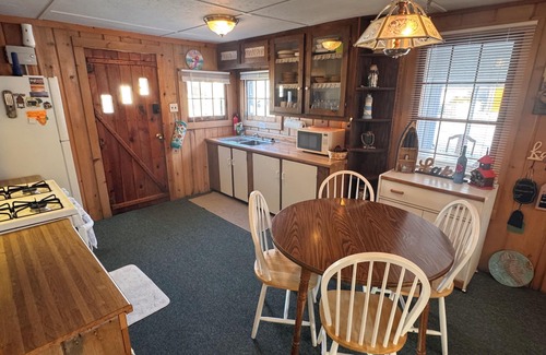 Prudenville Cabaña | North View Cabins #2 - Cozy 2Bed/1Ba Cabin with Private Deck on the Lake!