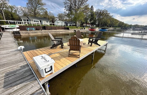 Prudenville Cabaña | North View Cabins #2 - Cozy 2Bed/1Ba Cabin with Private Deck on the Lake!