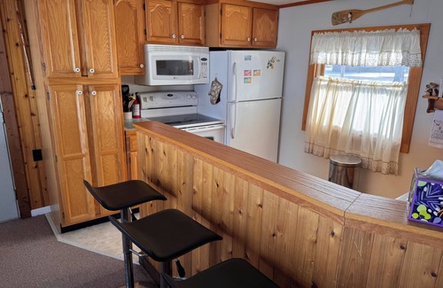 Prudenville Casa | North View Cabins #3 - 2Bed/1Ba Waterfront Cabin on Houghton Lake!