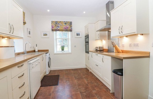 Ellon Cabaña | NORTH WING - PITMEDDEN GARDENS, family friendly in Pitmedden