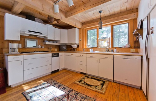 Northeast Harbor Casa | Northeast Harbor home wth beautiful interior and walking distance to town/harbor