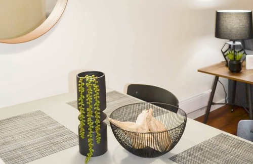 Prince George Casa | Northern Abode - Modern 2 Bedroom Suite Downtown ★