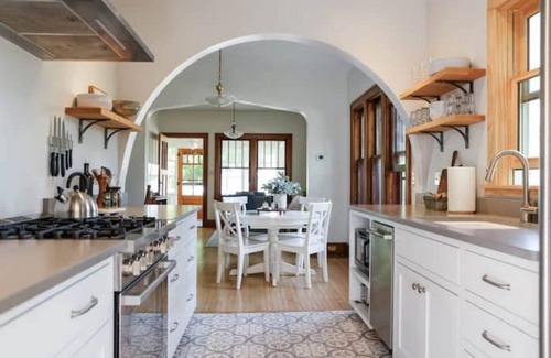 Elberta Casa | Northern Arches - 4 season home 5 min to beach & Frankfort