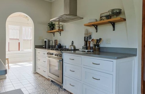 Elberta Casa | Northern Arches - 4 season home 5 min to beach & Frankfort
