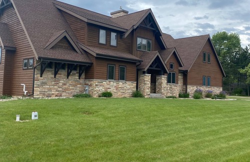 Lake Shore Estates Casa | Northern Bay golf course house rental-2 mins to Castle Rock Lake