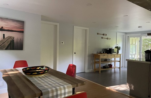Bobcaygeon Cabaña | Northern Cottage with Hot Tub, Trent Lakes