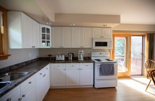 Nipissing Casa | Northern Hideaway - 3 bedroom 4 season Home