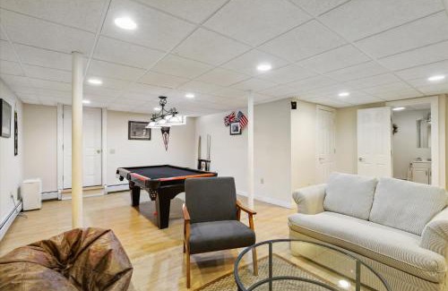 Stowe Area Casa | Northern Lights: 3 br, fireplace, free ski shuttle, a/c, walkable Village location